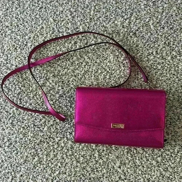 kate spade Handbags - Kate Spade New York

LAUREL WAY WINNI CROSSBODY - NEW